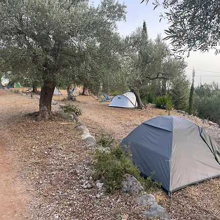 Camping Himara مكان تخييم