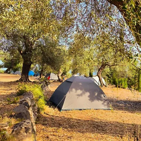 Camping Himara مكان تخييم